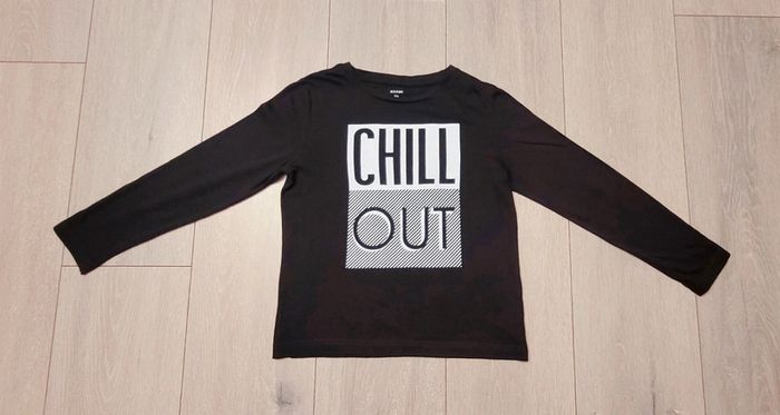 Maillot manche longue noir et blanc. Garçon 8 ans. Marque Kiabi