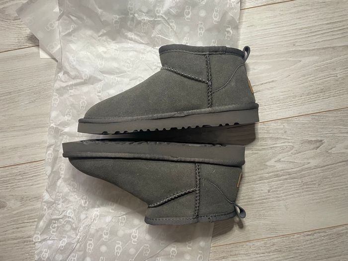 Ugg ultramini taille 38 grise