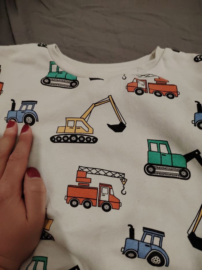 Pull gris avec motif engins de chantier taille 24-36 mois - photo numéro 2