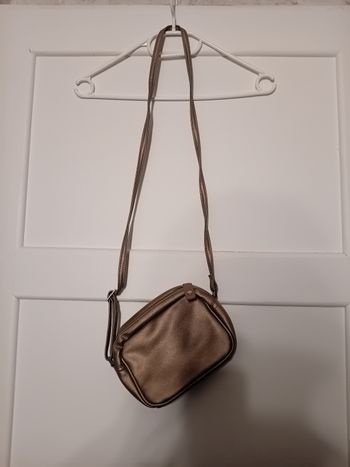 Petit sac brillant doré