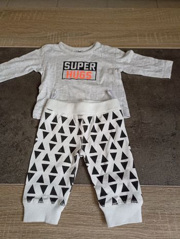 Un legging et un tee shirt manche longue