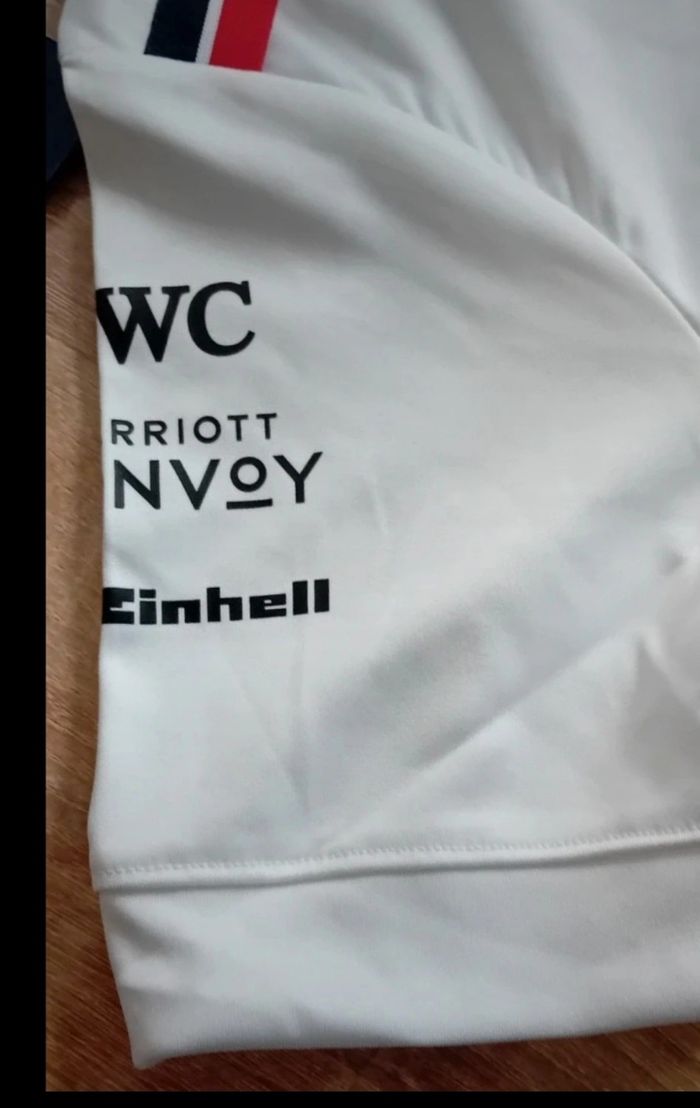 Polo Officiel Mercedes AMG petronas f1 Team Modèle 2023 ou 2024 - photo numéro 5