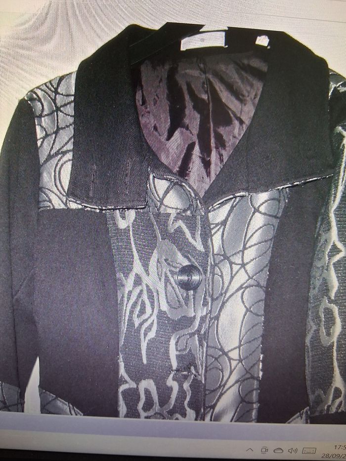 Manteau " cache cache " brodé noir et argent " t-4" - photo numéro 2