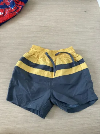 Maillot de bain short neuf
