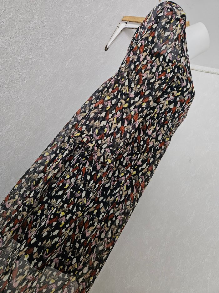 Robe transparente, manches longues. Avec une doublure opaque.
Promod.
Taille : 38. - photo numéro 5