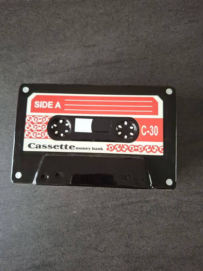 Tirelire collector Cassette en très bon état - photo numéro 5