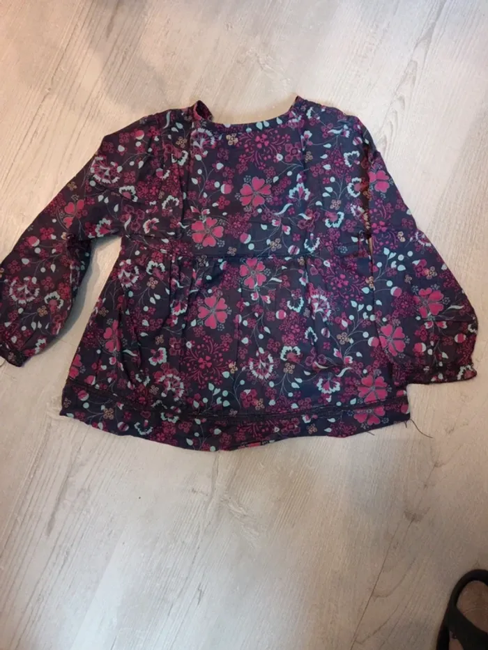 Blouse fleurie vu violette 5 ans - photo numéro 4