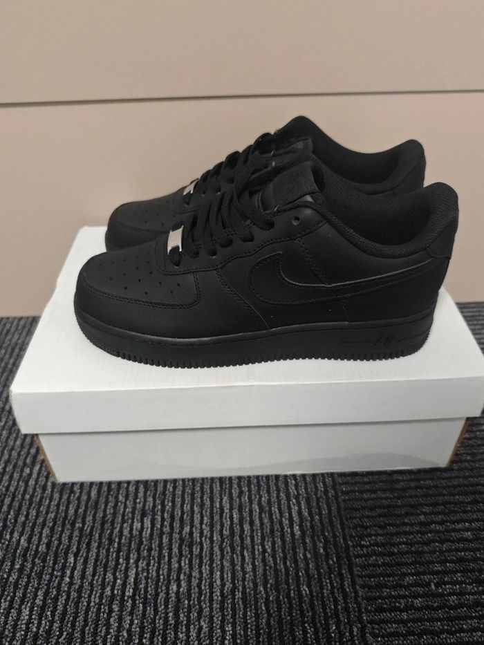 Nike Air Force 1 Low '07 Noir  Taille 45 - photo numéro 2