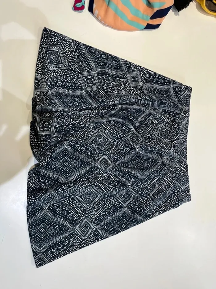 Jupe bleu marine et blanche