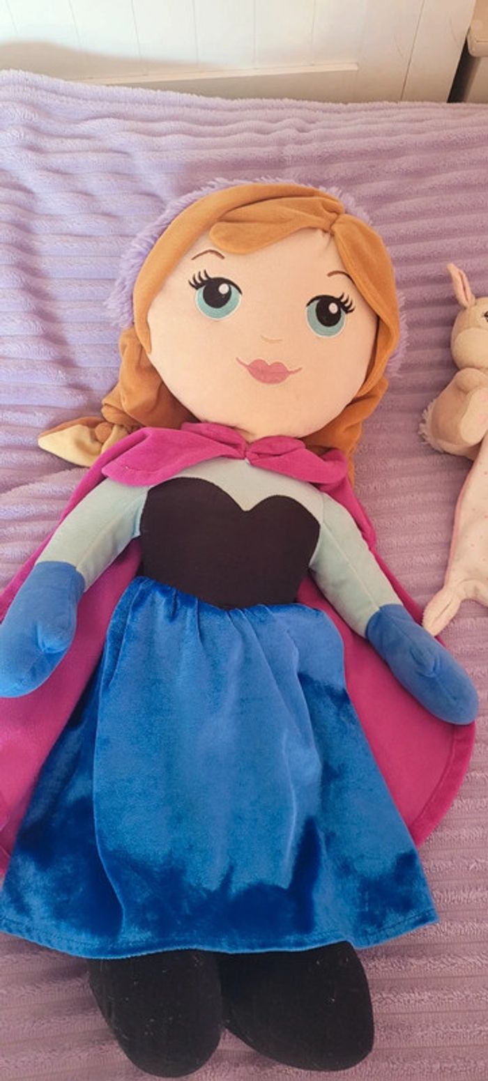 Superbe peluche grand format Anna la  reine des neiges environ 50 cm Disney - photo numéro 4