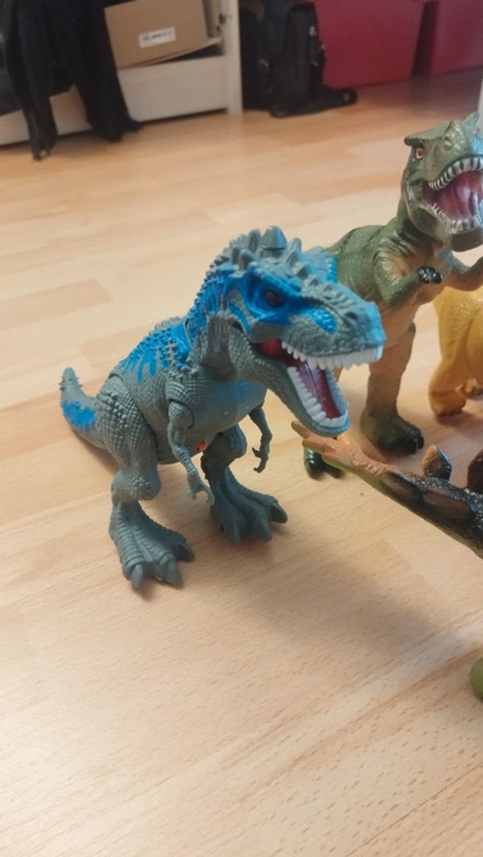 Lot dinosaures - photo numéro 2