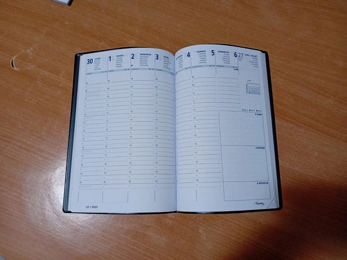 Agenda Lyreco 2025 semainier 16 x 24 cm noir - photo numéro 2