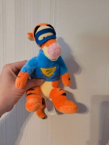 Peluche tigrou super-héros disney