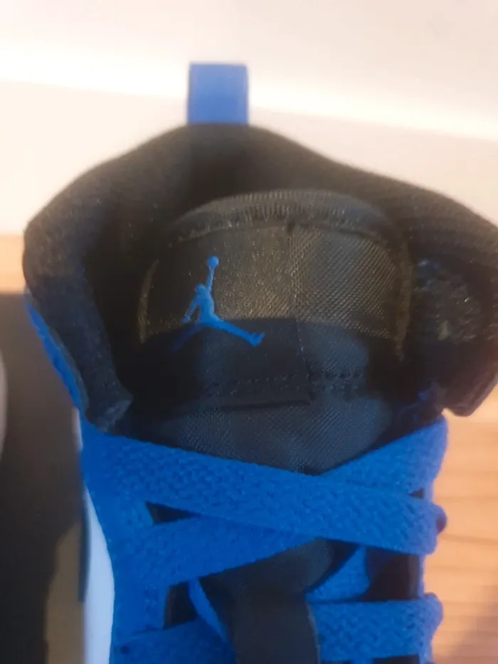 Nike Jordan 1 Mid (28) - photo numéro 5