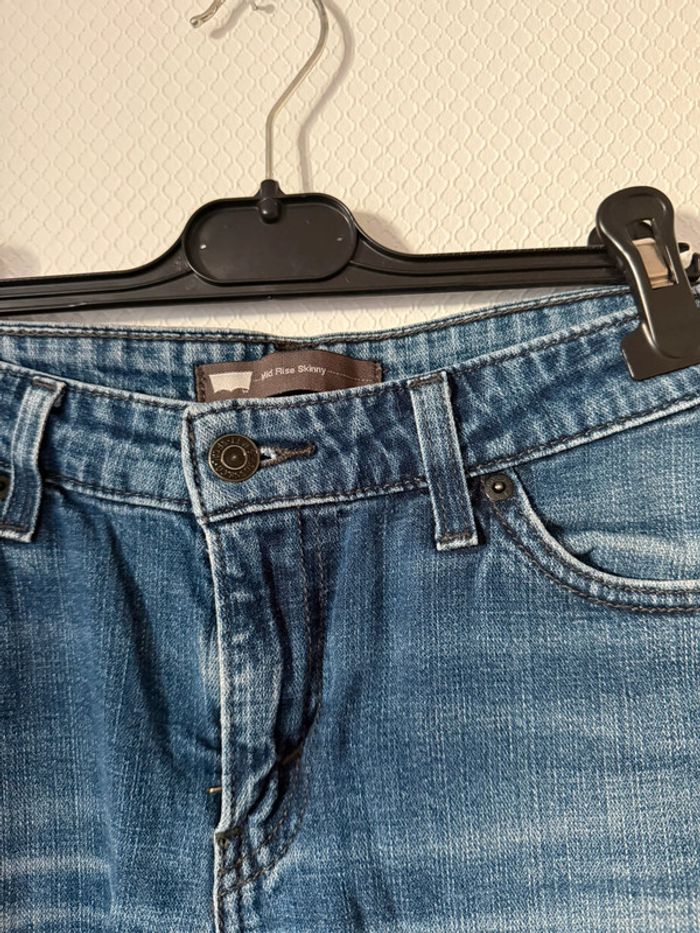 Short bleu en très bon état taille 38 Levi ´s - photo numéro 2