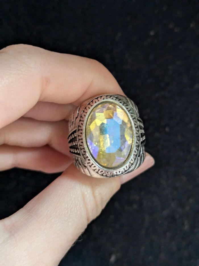 Bague style chevalière avec un strass - photo numéro 2