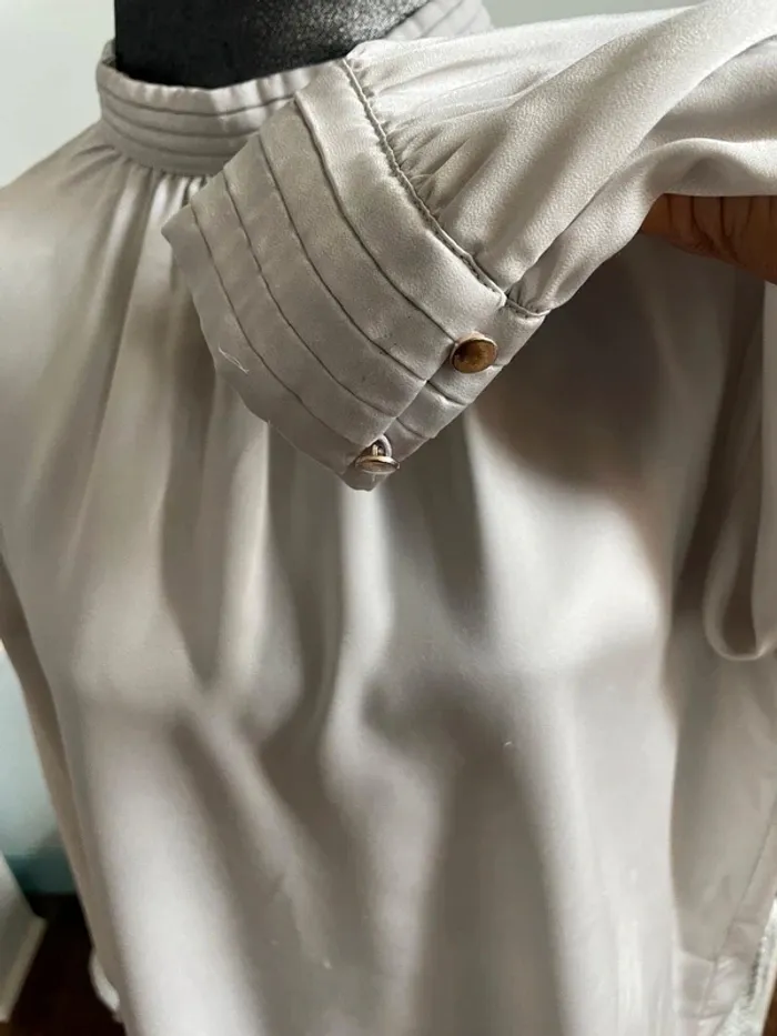 Blouse manches longues effet satin. - photo numéro 3