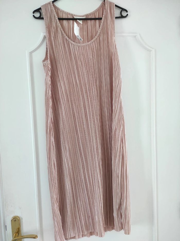 Robe mi-longue plissée rose gold h&m
