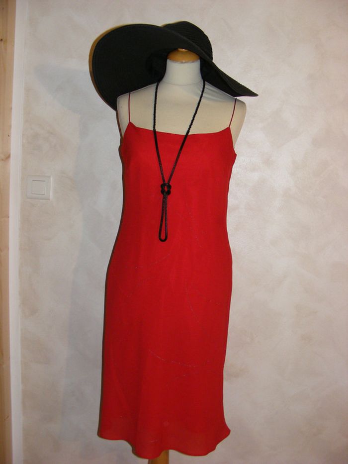 Superbe robe rouge Yessica Neuve taille 40 - photo numéro 2