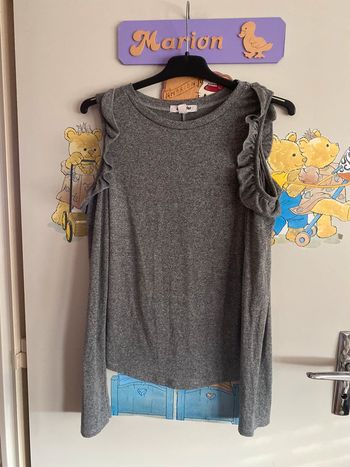Tee shirt gris à manches longues à épaules découvertes, taille S, marque Jennyfer.