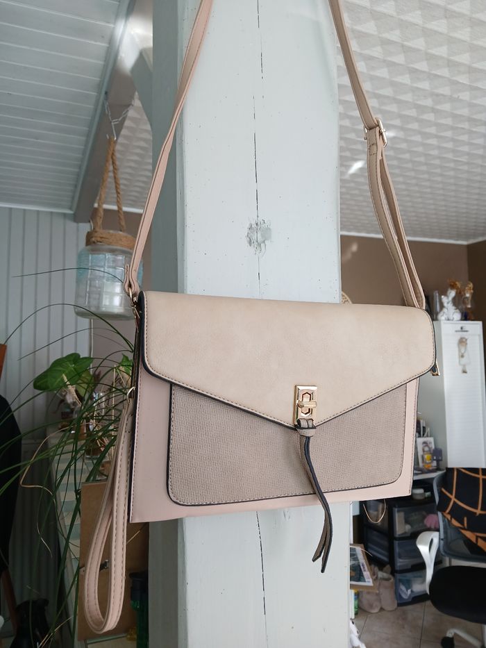 Sac à main ou pochette.