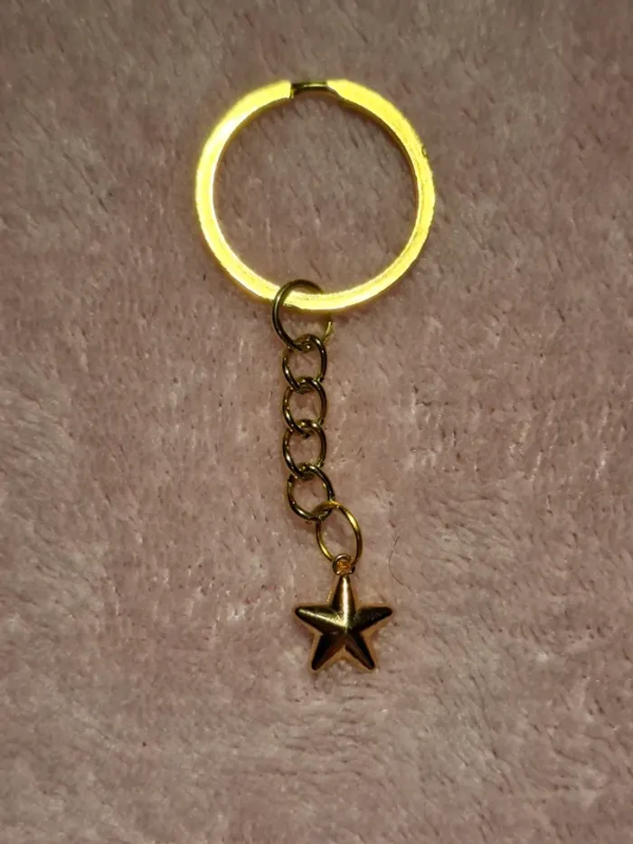 Porte-clés doré étoile