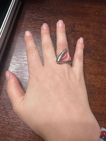 Bague ajustable rose fantaisie triangle