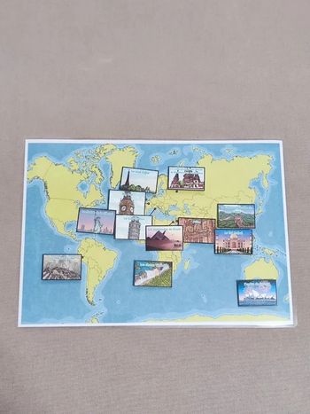 Carte du monde et ses monuments à scratch