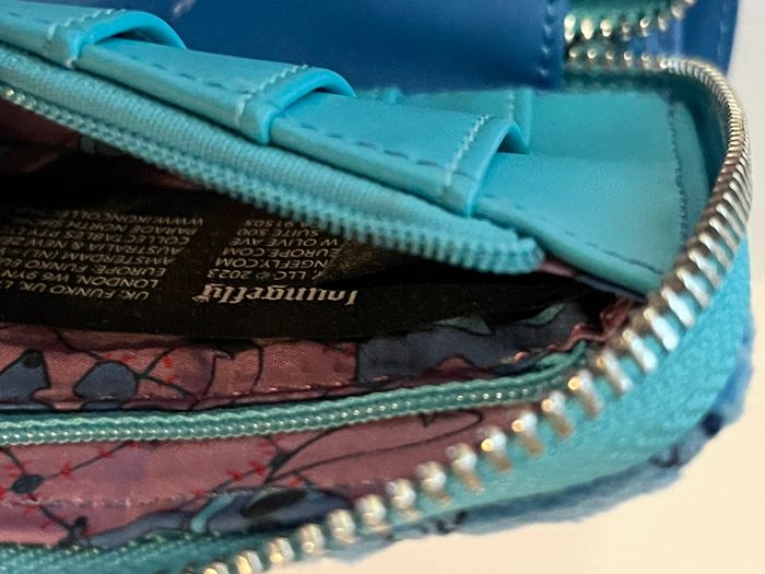 Portefeuille Loungefly Disney Stitch avec Scrump - photo numéro 8