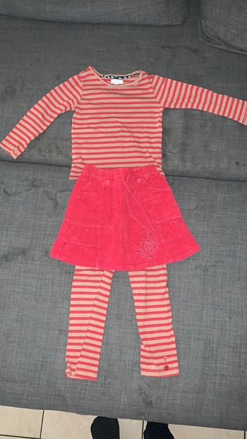 Ensemble t-shirt, jupe, leggings taille 2 ans