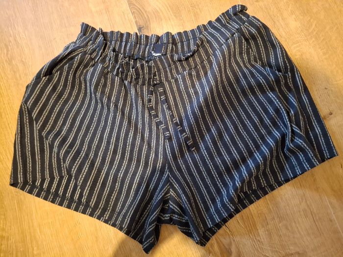 Short à rayures