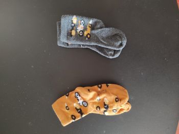 🧦 Lot de 2 paires de chaussettes garçon – taille 21-23, motif voiture