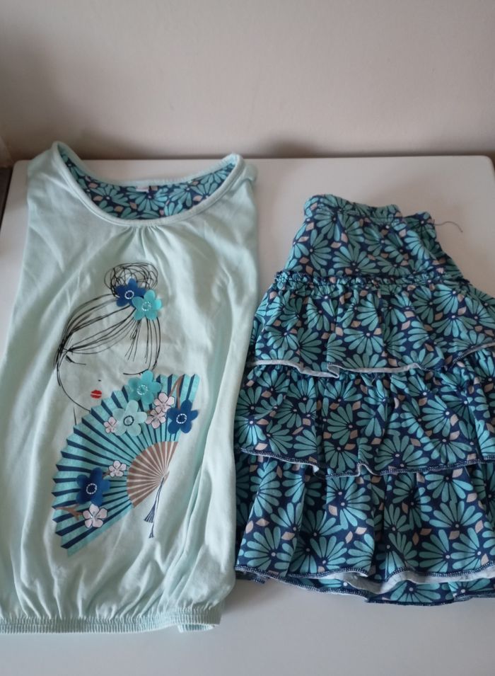 Ensemble assorti . Jupe 8 ans ,tee shirt manches courtes 10 ans. Coton . Parfait état - photo numéro 4