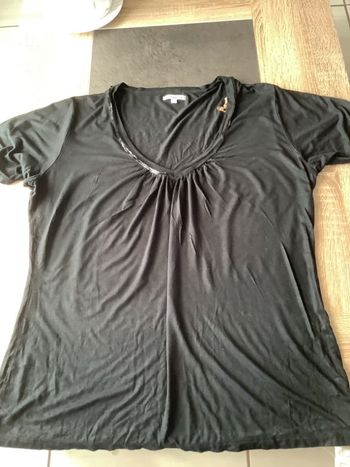T-shirt taille 50/52 longueur 68 cm aisselles à aisselles