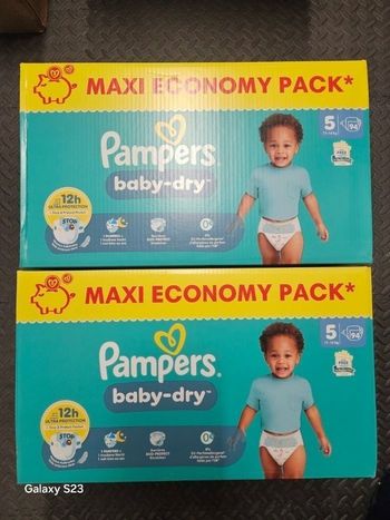 2 cartons de couches pampers taille 5