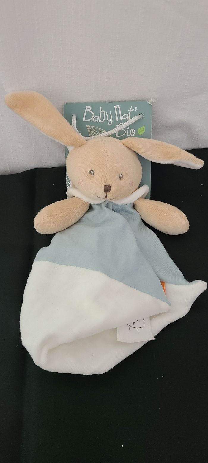 Doudou lapin bleu et blanc  en coton - photo numéro 2