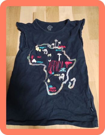 Tee-shirt sans manches taille 8 ans mais taille petit plutôt 6 ans