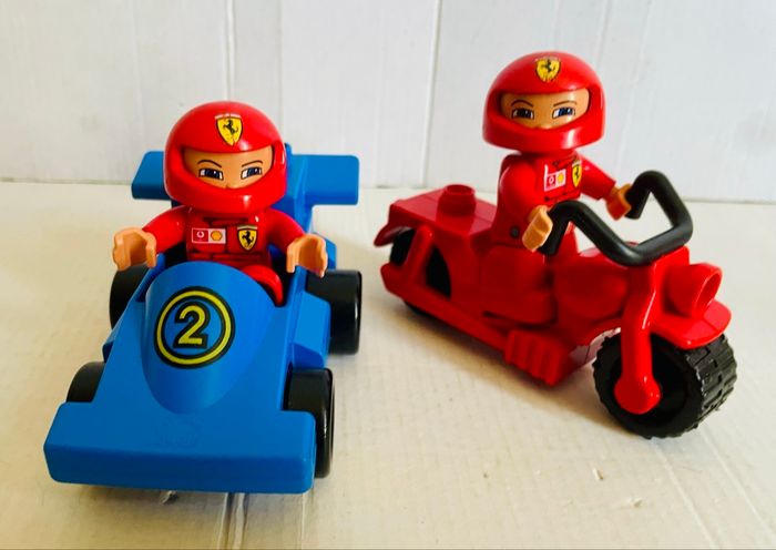 Lego Duplo - voiture de course et moto - photo numéro 3
