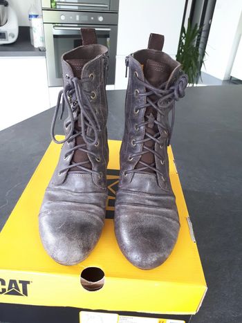 50 € Chaussures montantes compensées en cuir marron Caterpillar