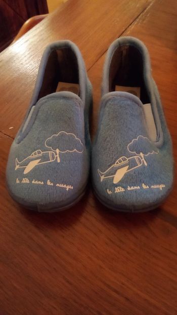 Chaussons bleus 23