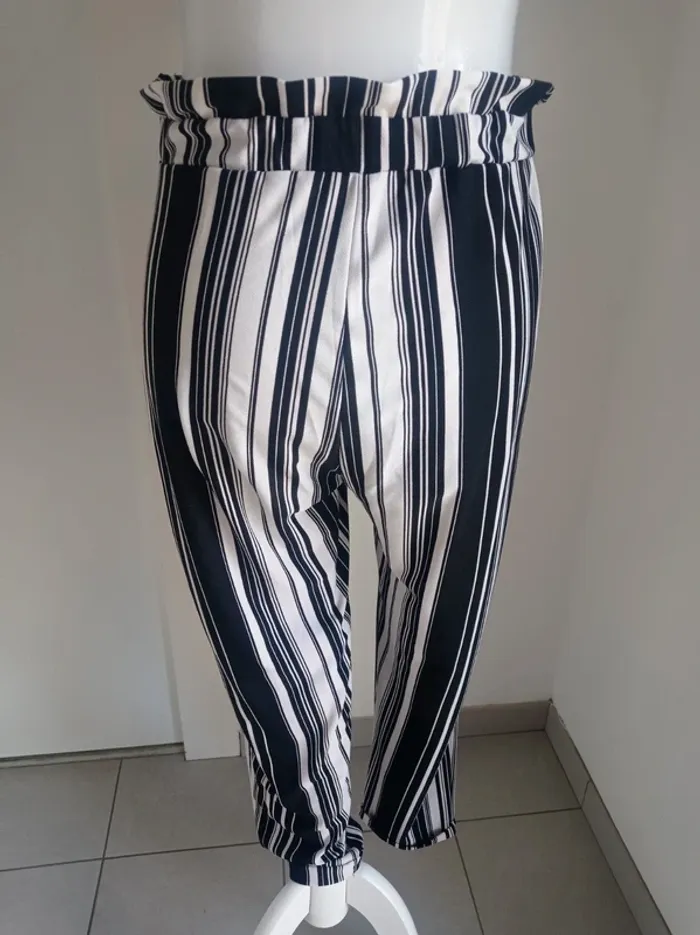 Magnifique pantalon confortable fluide et élastiqué à la taille rayures noir et blanc T.S Jennyfer - photo numéro 3