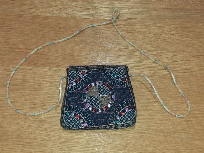 Sac pochette brodé avec sequins - photo numéro 2