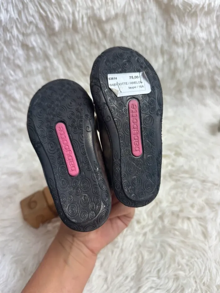 Paire de chaussures Babybotte taille 23 coloris taupe - photo numéro 5