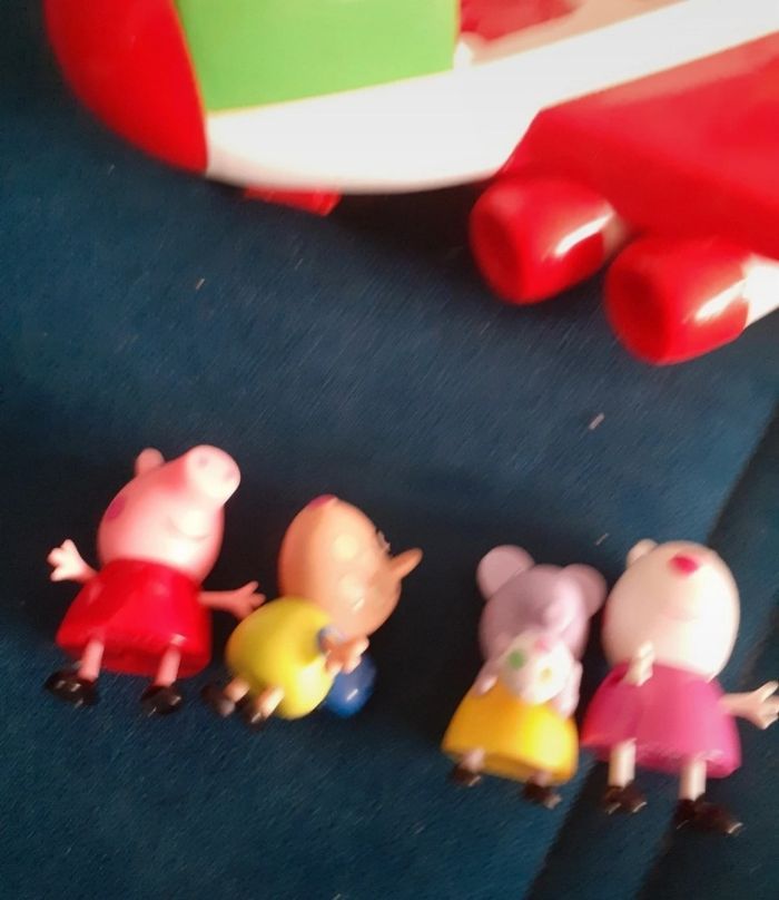 Avion et camping car peppa pig avec 4 figurines petit format - photo numéro 2