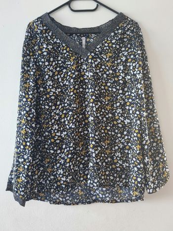 Top bleu marine fleuris