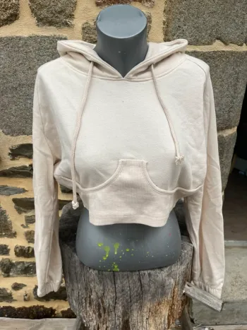 Sweat court à capuche crème - Public Désire