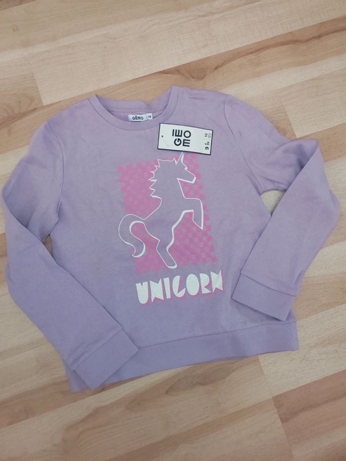 Pull violet unicorn