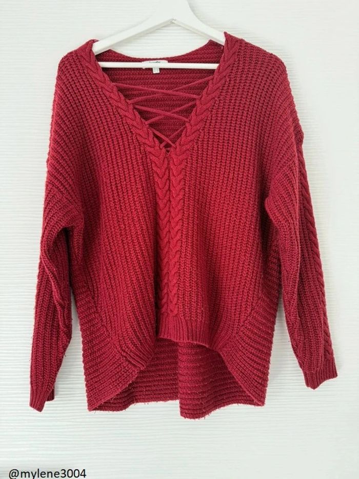 Pull d'hiver épais en maille torsadé bordeaux manches longues col V lacets