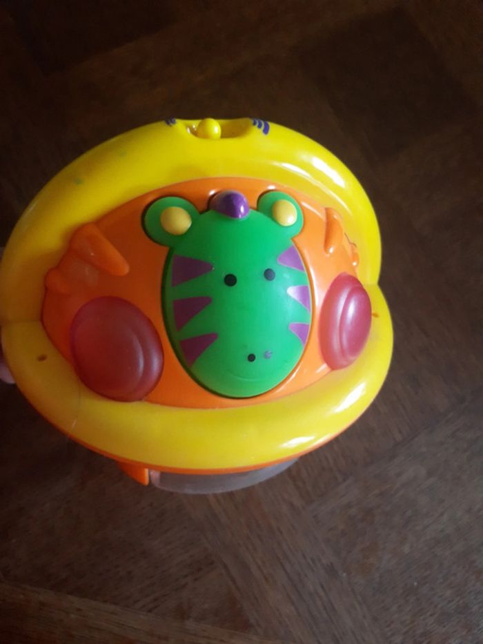 Balle d eveil,lumineux et sonore les piles sont à changer - photo numéro 3