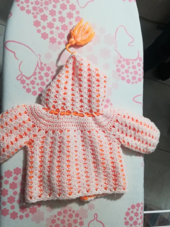 Veste au crochet de naissance - photo numéro 3